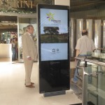 Circuito cartelería digital - pantalla de alta definición. Centro comercial Alto Palermo.